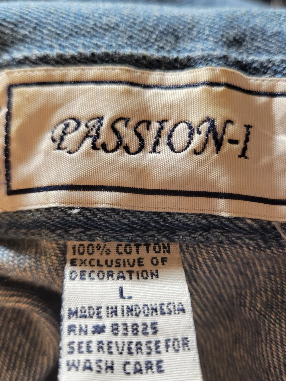 100 % Cotton Embroidered Denim Zip-Up Jacket - Southwestern Motif